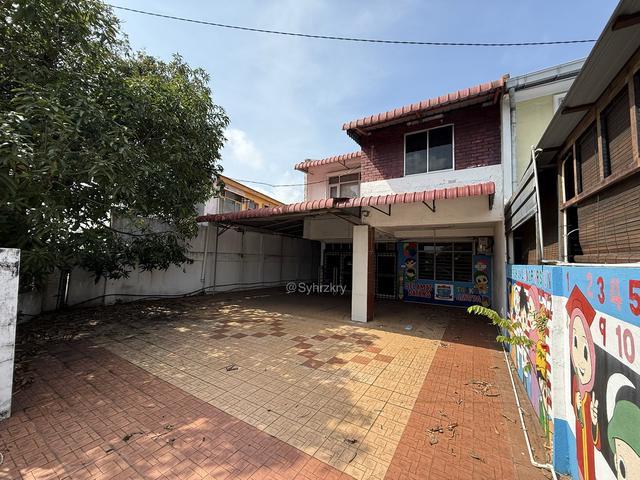Rumah 2 Tingkat Jalan Kamaruddin