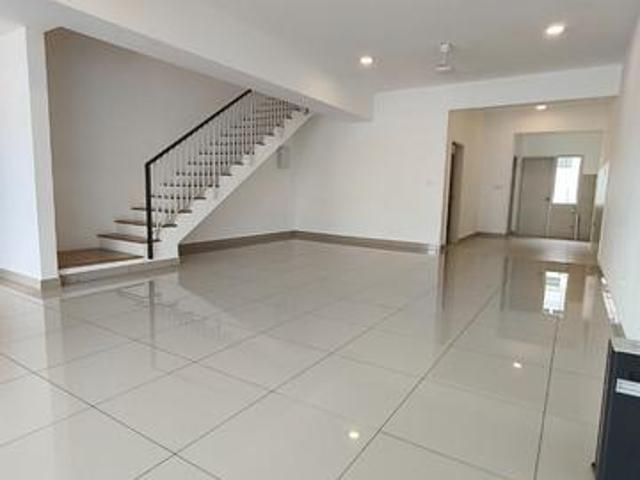 Rumah 2 Tingkat Puncak Alam