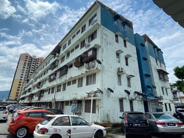 Rumah taman cahaya indah corner LRT cahaya fully renovated
