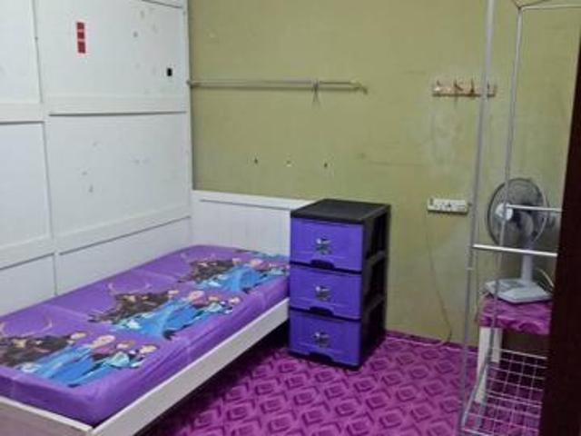 rumah taman pusat kepong