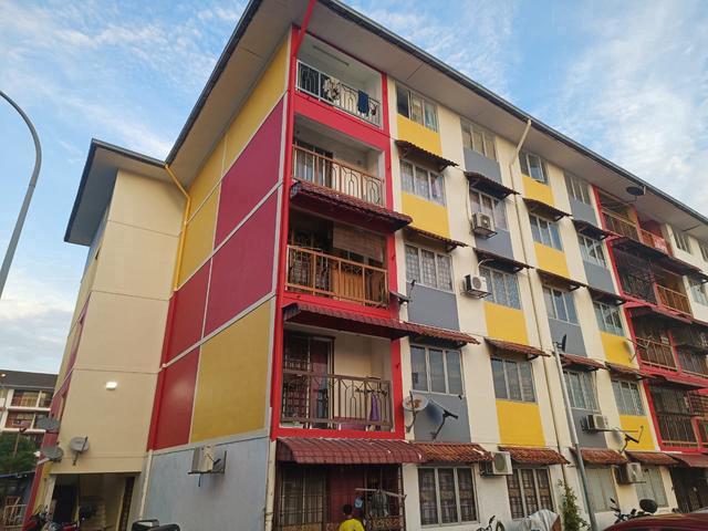Rumah taman sri rasau shah alam 850sf with balcony