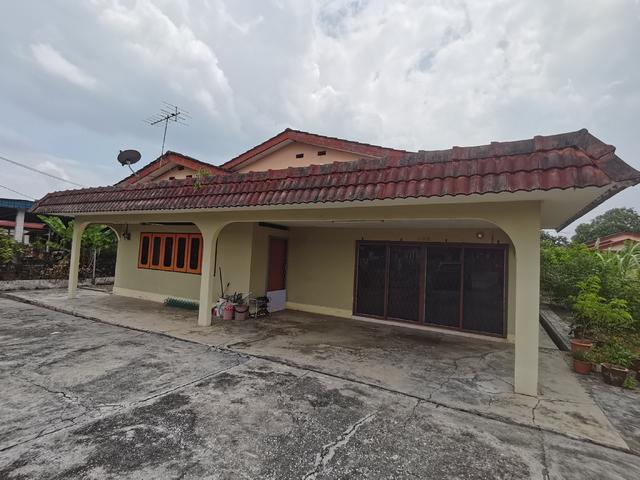 RUMAH TANAH BESAR DI KAMPUN Kampung Seri Ampang
