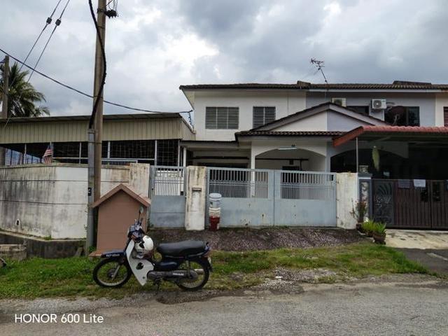 Rumah tepi untuk dijual di pekan Gopeng