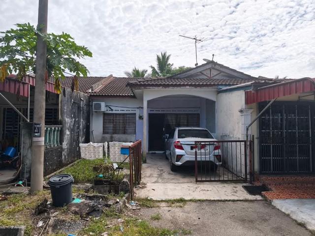 Rumah Teres 1 Tingkat Depan Padang Taiping