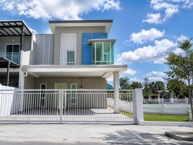Rumah Teres 2 Tingkat Corner Lot Untuk Dijual