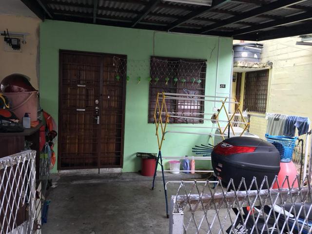 Rumah Teres 2 Tingkat Cluster