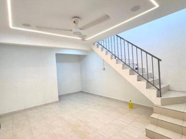 Rumah Teres 2 Tingkat Batu Pahat Jalan Bukit Flora Medium Low Cost