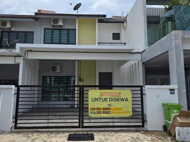 Rumah Teres 2 Tingkat di IM2 untuk Disewa