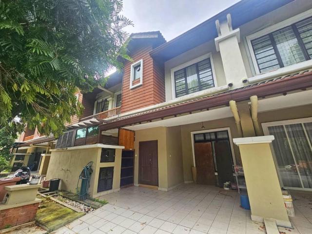 Rumah Teres 2 Tingkat Elderberries Presint 14 Double Storey House