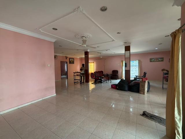 Rumah Teres 2 Tingkat Jalan Bukit Kemuning