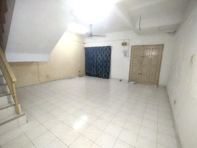 Rumah Teres 2 Tingkat Seri Pristana Untuk Dijual