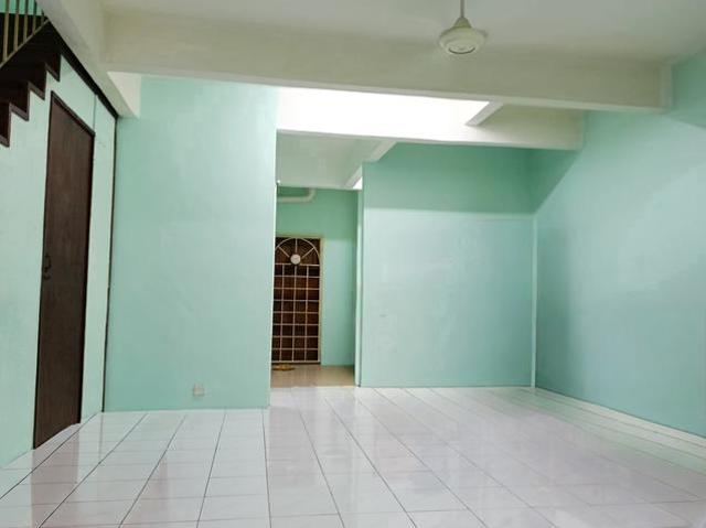 RUMAH TERES 2TINGKAT di SENAWANG NSEMBILAN