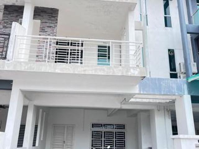 Rumah Teres 3 Tingkat Untuk Di sewa