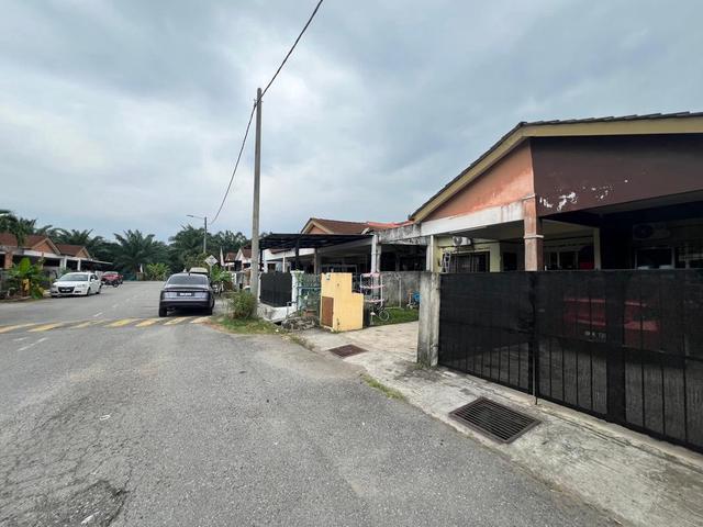 Rumah Teres tengah satu tingkat di Taman MurniMas dekat KLIA