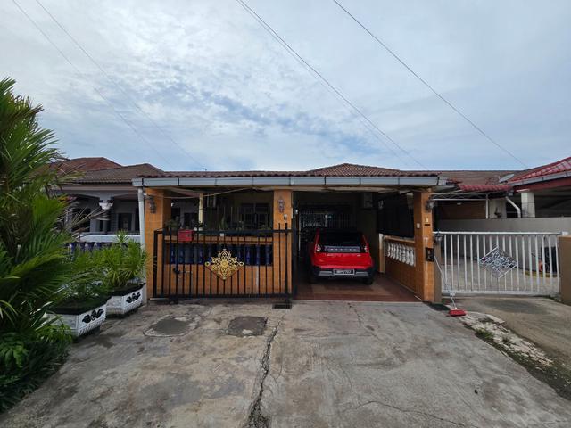 Rumah Teres Banggu Kelantan 1 Tingkat Tepi Jalan