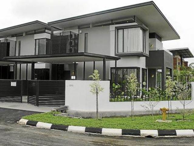 Rumah Teres Cantik di Salak Tinggi Lokasi Strategik