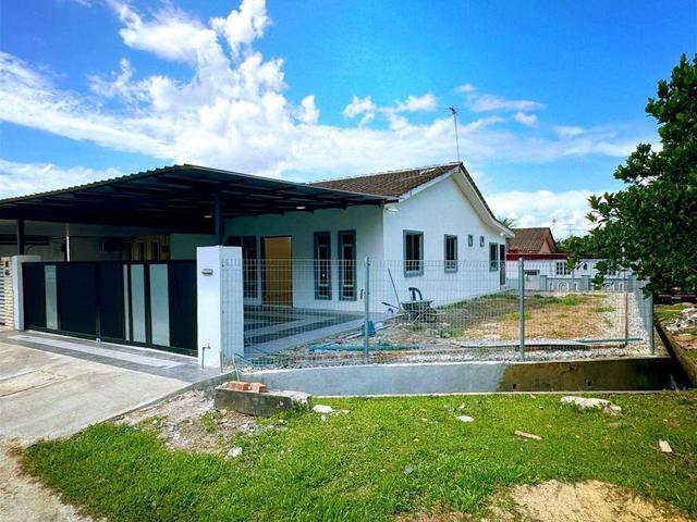 Renovated CANTIK Tanah Luas Taman Desa Aman