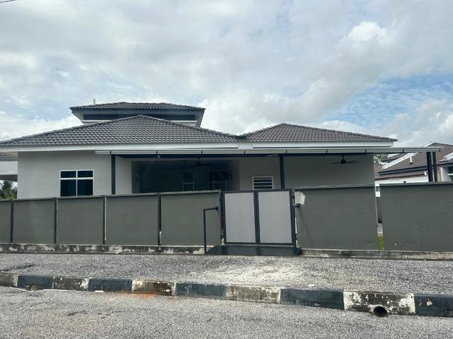Rumah Teres Corner Lot Renovated