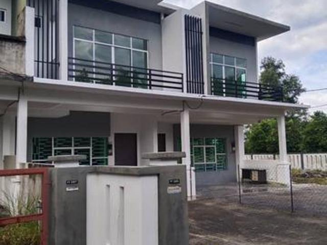 Rumah Teres Corner Lot untuk Dijual