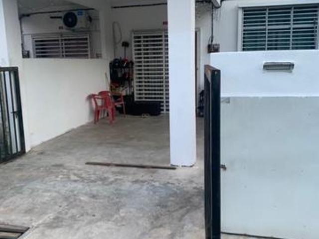 Rumah Teres dijaga baik di Lanchang Height