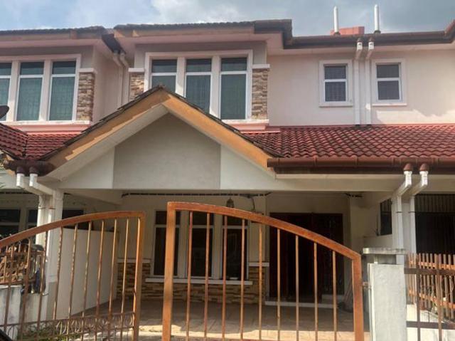 Rumah Teres Dua Tingkat