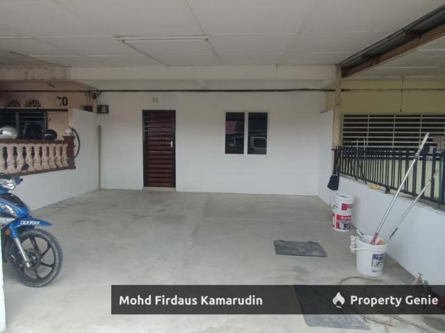 Rumah Teres Dua Tingkat Taman Tas Siap Renovasi