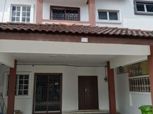 Rumah Teres Dua Tingkat Taman Pine Jerantut