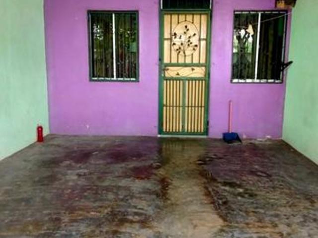 Rumah teres dua tingkat untuk dijual
