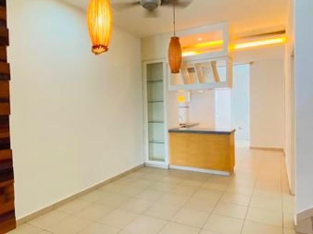 RUMAH TERES DUA TINGKAT UNTUK DIJUAL / SALE