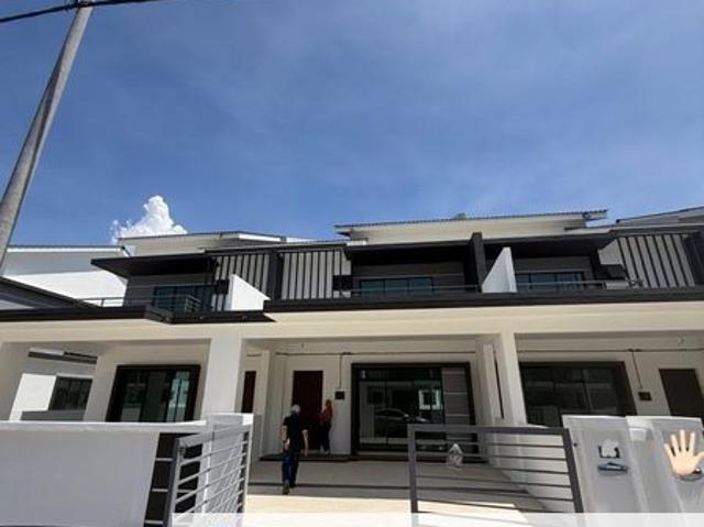 RUMAH TERES DUA TINGKAT UNTUK DIJUAL / SALE