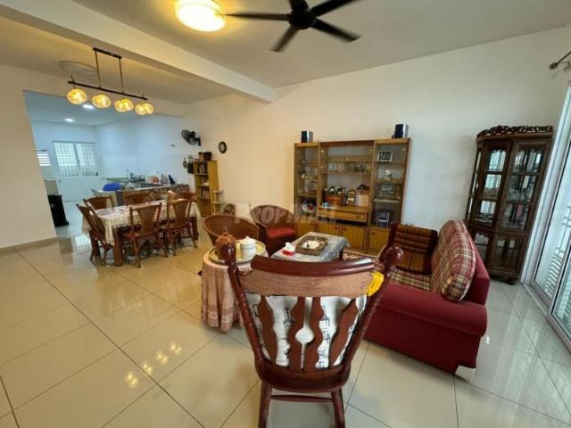 RUMAH TERES DUA TINGKAT UNTUK DISEWA DI ARA SENDAYAN FULLY FURNISHED