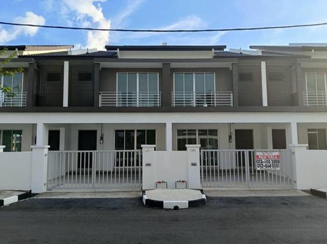 Rumah Teres Dua Tingkat di Lunas