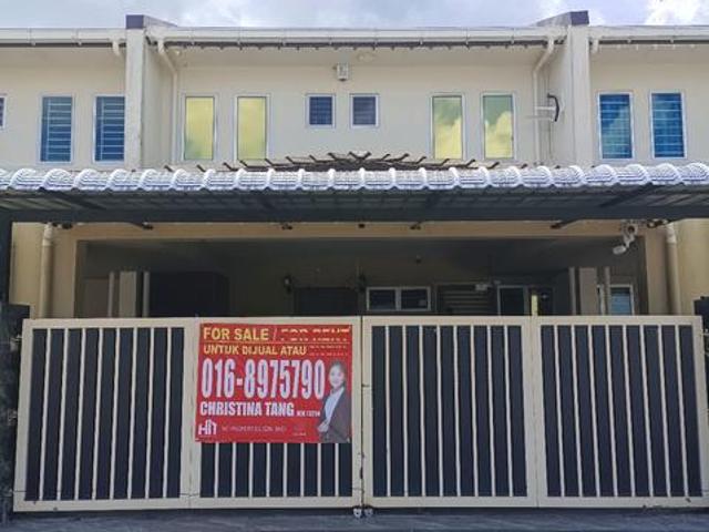 Rumah Teres Dua Tingkat Lot Pertengahan Halaman belakang dilanjutk