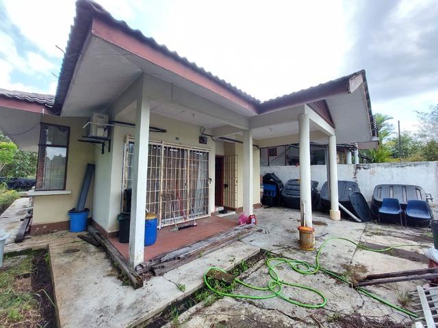 Rumah Teres Lembah Beringin 1 tingkat corner lot