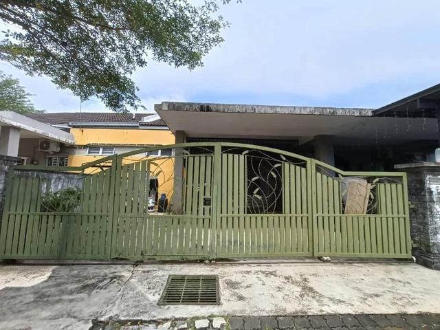 Rumah Teres Luas ready kit cabinet di Perumahan Azalea 1 Kotasas
