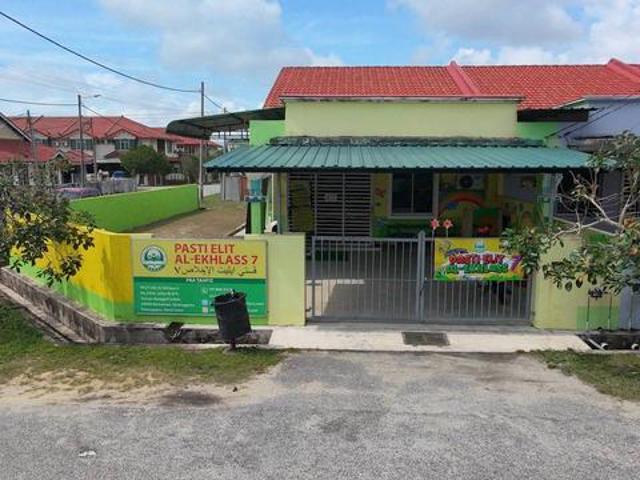 Rumah Teres Setingkat Corner Lot di Banggol Indah Chukai