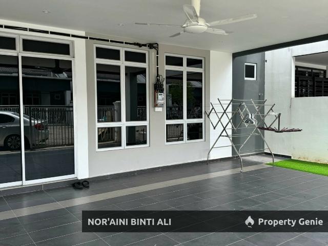 Rumah Teres Setingkat di Precint 5, Kotasas Summerwest