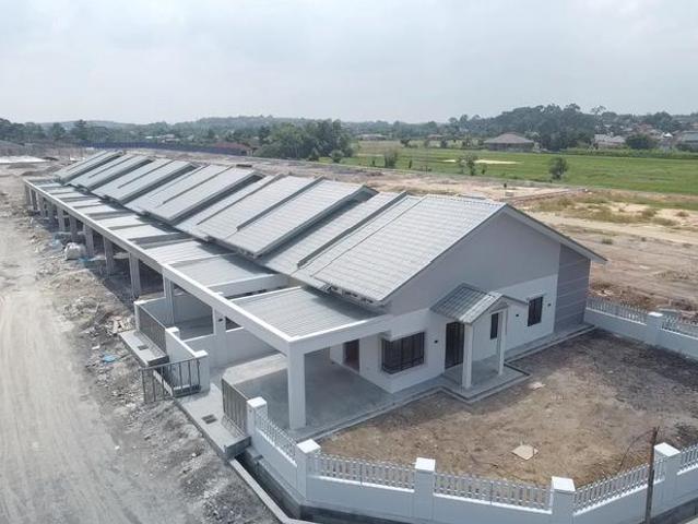 Rumah Teres Setingkat MCL di Bukit Lintang Ayer Molek Melaka