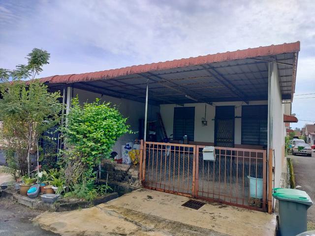 Rumah Teres Setingkat Negotiable