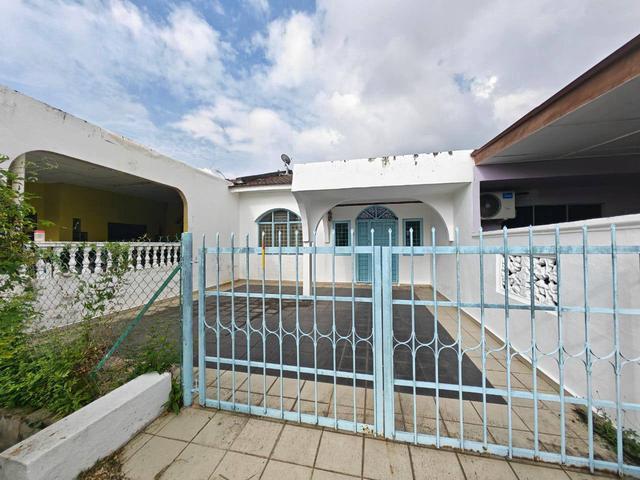 Rumah Teres Setingkat Taman Merdeka Batu Berendam
