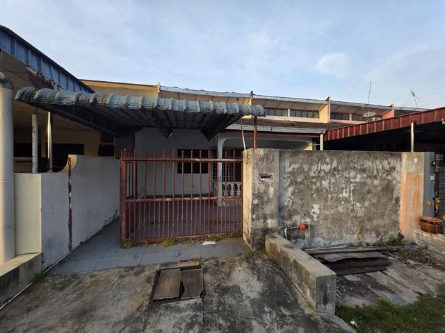 Rumah Teres Setingkat Taman Pertama Aulong