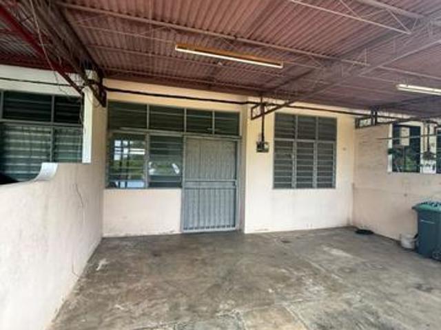 Rumah Teres Setingkat untuk Dijual di Karangan