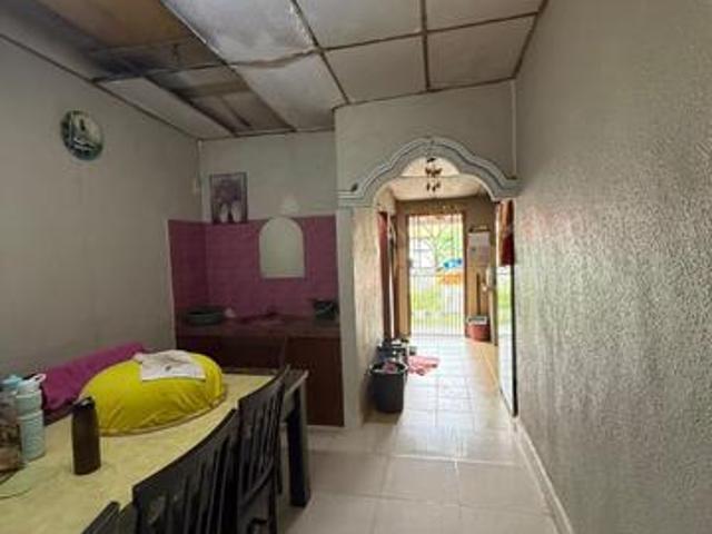 Rumah Teres Setingkat untuk Dijual di Lunas