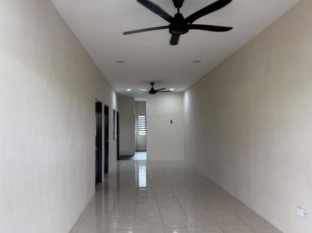Rumah Teres Setingkat untuk Dijual di Taman Lagenda Teluk Intan