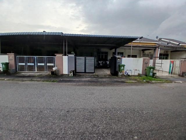 Rumah Teres Setingkat Untuk Dijual Di Taman Putra Permai Depan Padang