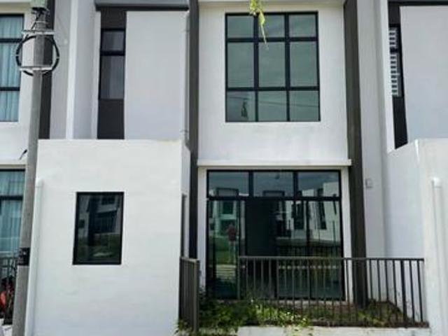 Rumah Untuk Dijual Double Storey Terraced Taman La Casa Lunas Lunas