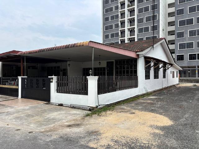 Rumah untuk dijual di Taman Amal Jalan Langgar