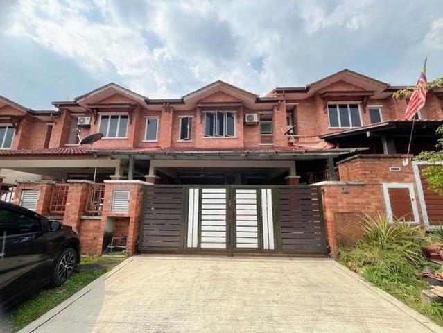 Rumah Alam Budiman untuk dijual 2 Storey Kitchen Cabinet