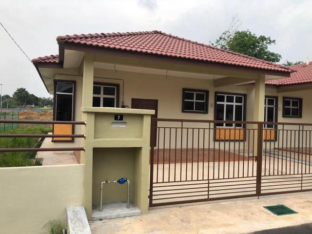Rumah Bandar Baru salak Tinggi Partly Furnish