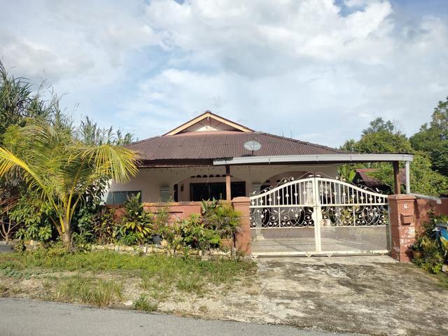 Rumah Banglo 1 Tingkat Kampung Tengah Lenggeng